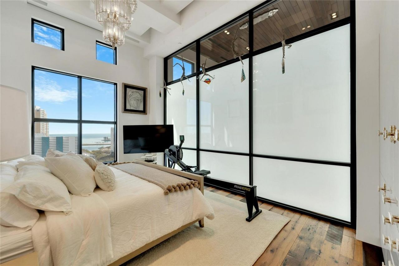 226 5th Avenue N, Unit 1406, Saint Petersburg, FL 33701 Photo