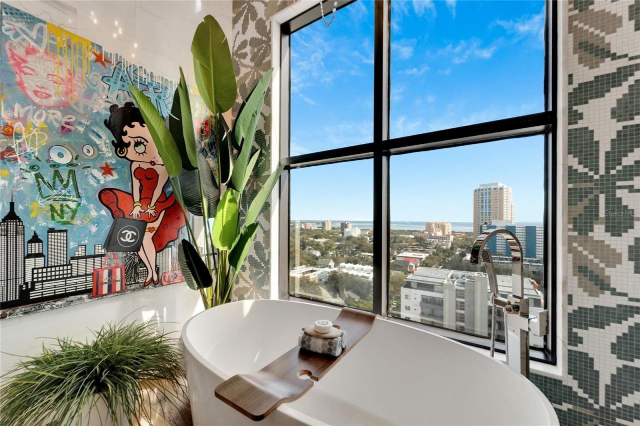 226 5th Avenue N, Unit 1406, Saint Petersburg, FL 33701 Photo