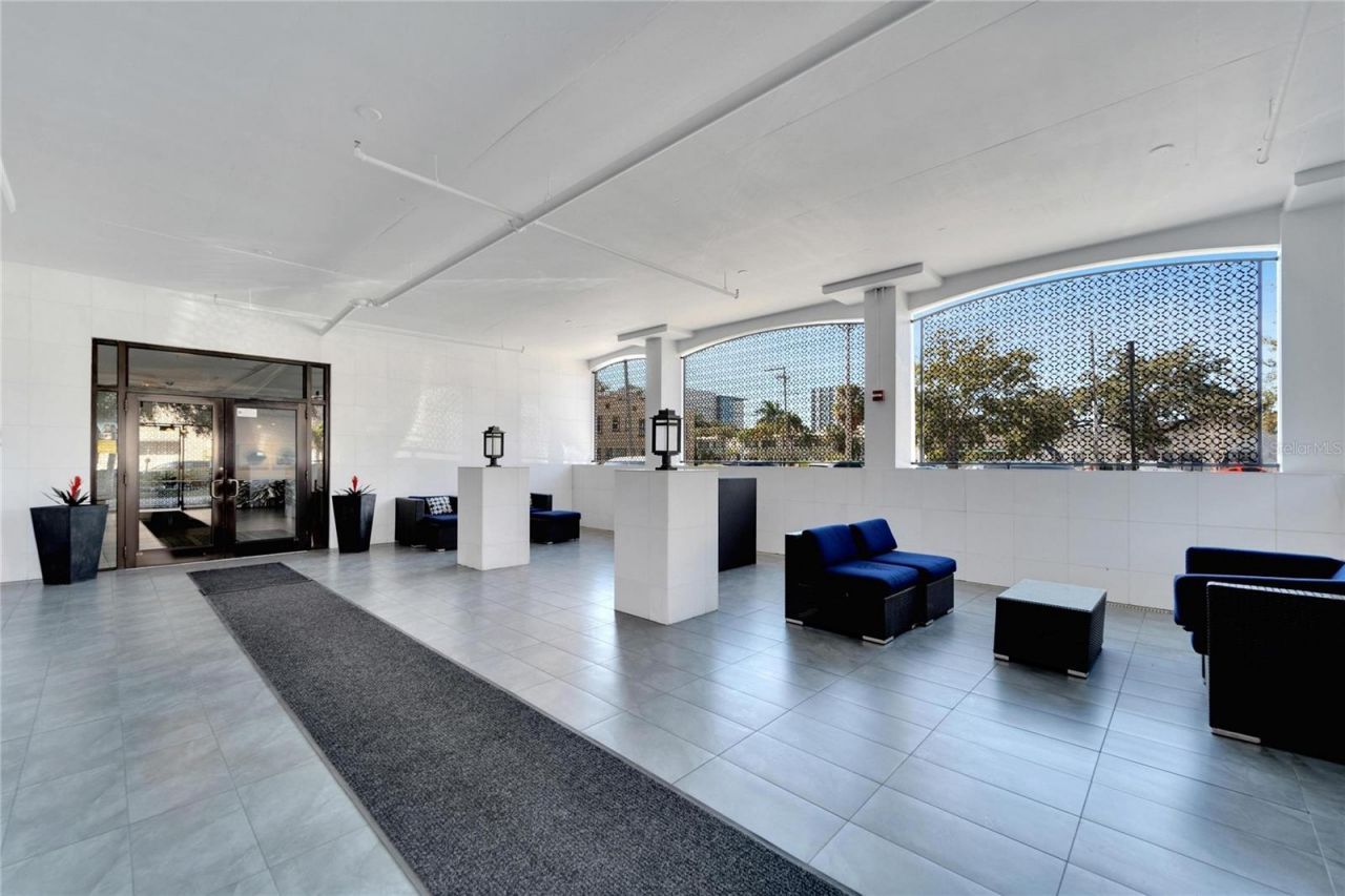 226 5th Avenue N, Unit 1406, Saint Petersburg, FL 33701 Photo