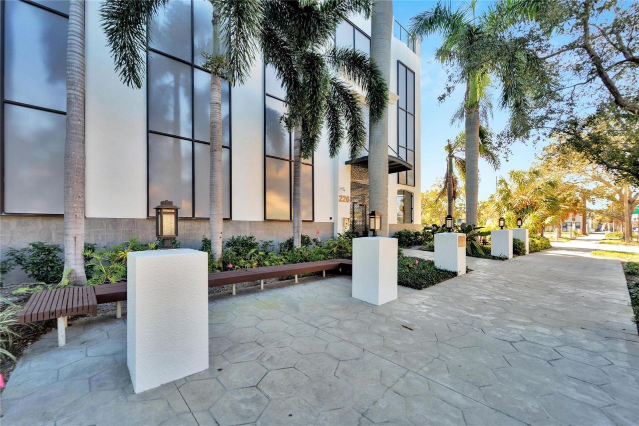 226 5th Avenue N, Unit 1406, Saint Petersburg, FL 33701 Photo
