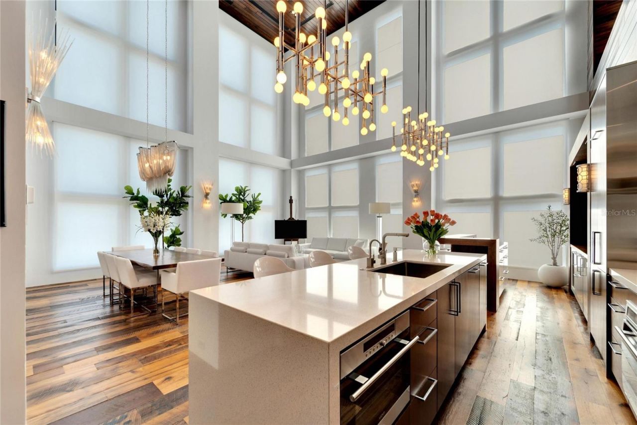 226 5th Avenue N, Unit 1406, Saint Petersburg, FL 33701 Photo