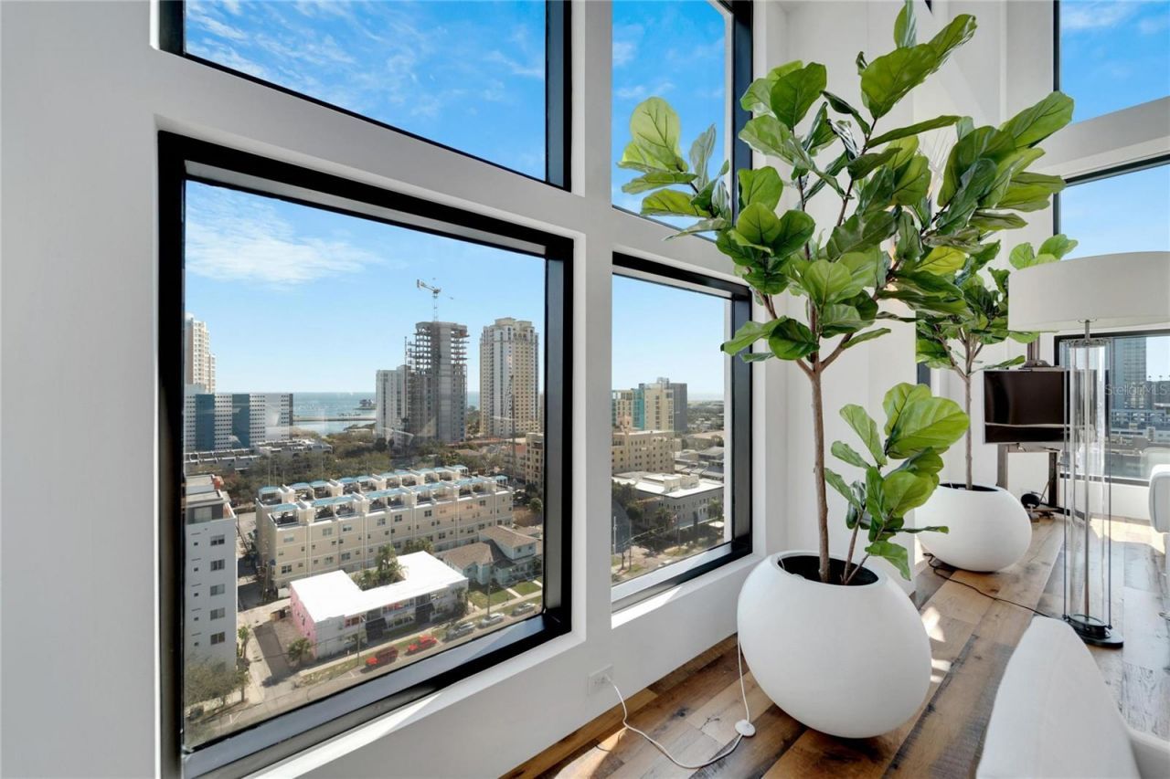 226 5th Avenue N, Unit 1406, Saint Petersburg, FL 33701 Photo