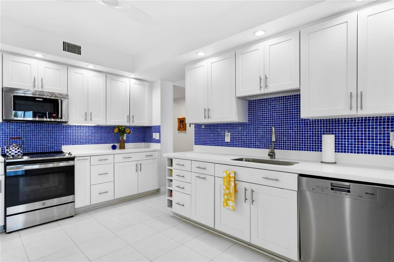 4993 Bacopa Lane S, Unit 304, Saint Petersburg, FL 33715 Photo