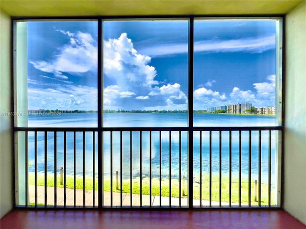 109 Lake Emerald Dr, Unit 209, Oakland Park, FL 33309