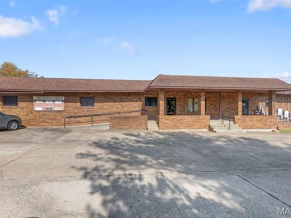 2711 Thomas Drive, Cape Girardeau, MO 63701