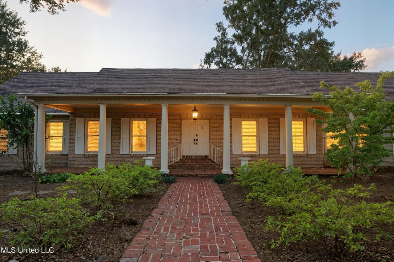 3018 Hammond Hill Road Senatobia, MS 38668