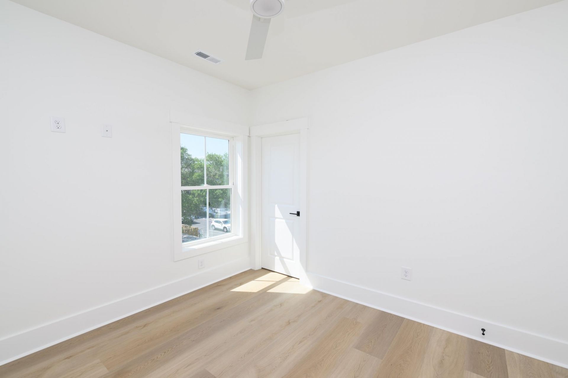 115 6th Ave. S Photo 19