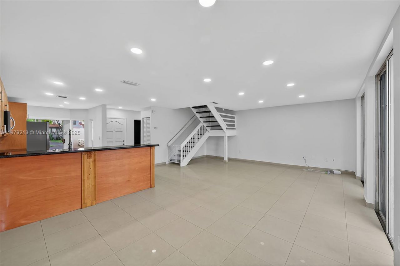 10275 NW 46th St, Doral, FL 33178 Photo