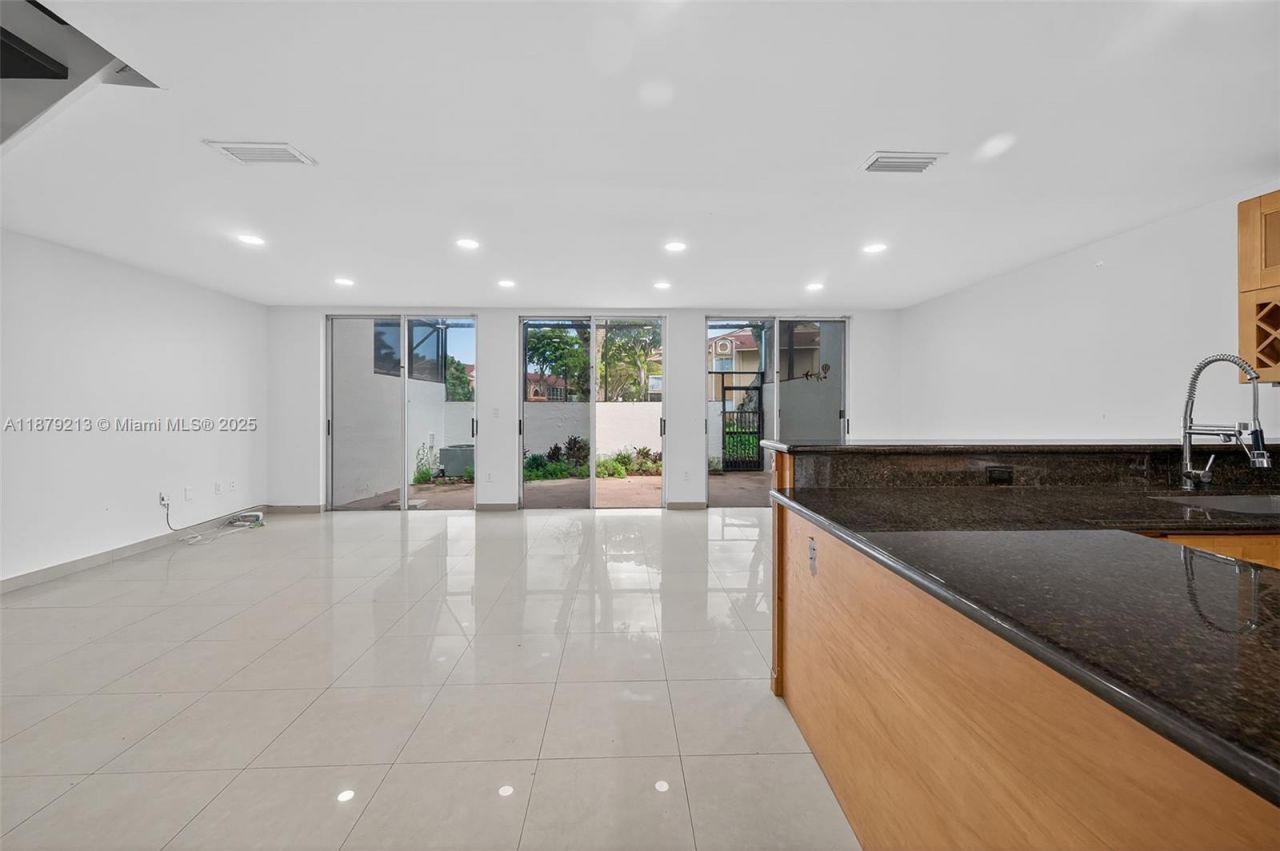 10275 NW 46th St, Doral, FL 33178 Photo