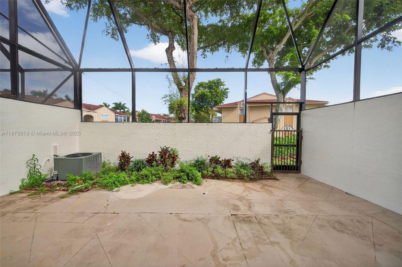 10275 NW 46th St, Doral, FL 33178 Photo