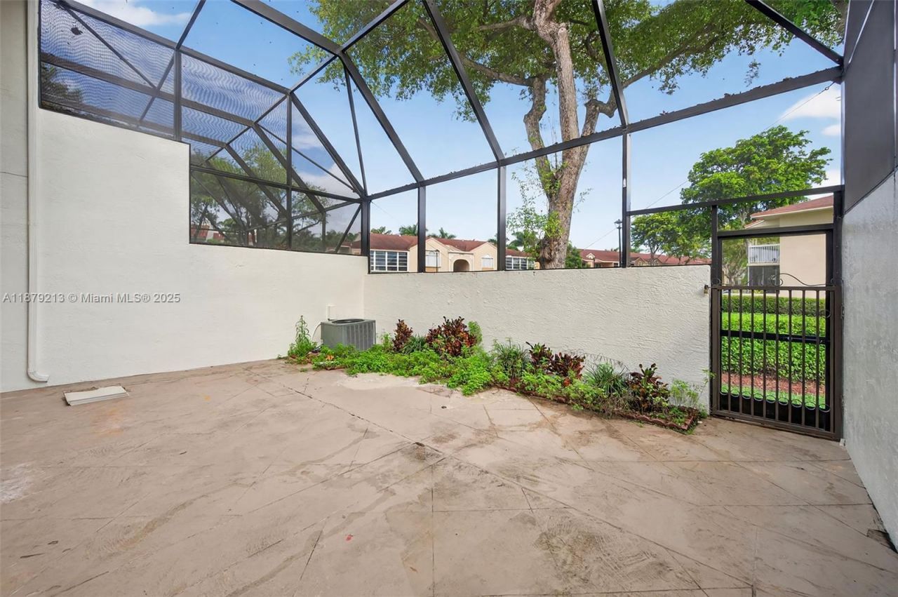 10275 NW 46th St, Doral, FL 33178 Photo