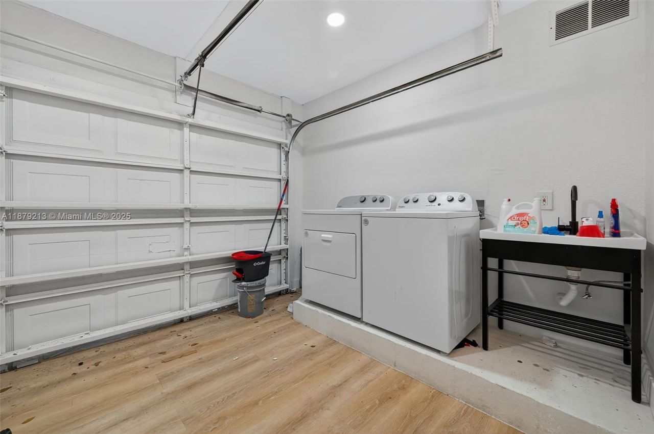 10275 NW 46th St, Doral, FL 33178 Photo