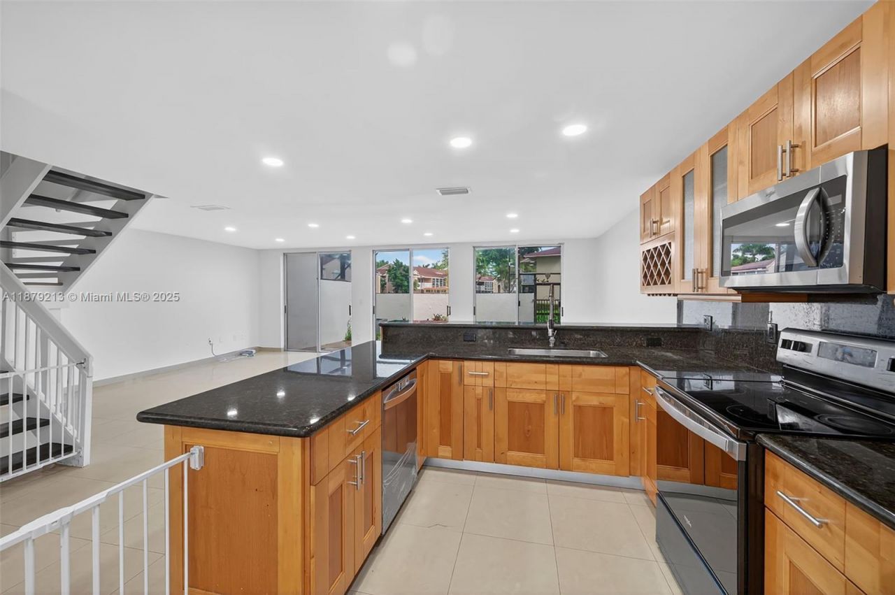 10275 NW 46th St, Doral, FL 33178 Photo