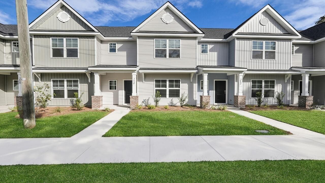 210 Garbon Drive Photo 3