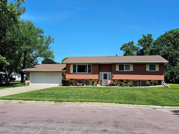 402 E 2nd Street N, Truman, MN 56088