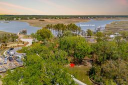 821 Roddin Street photo 4