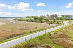 821 Roddin Street photo 4