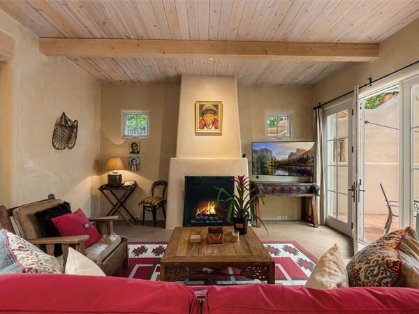 1 Cerro Gordo, Unit B, Santa Fe, NM 87501