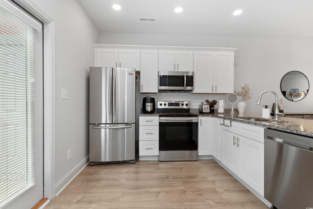 763 Moen Pl. Photo 10