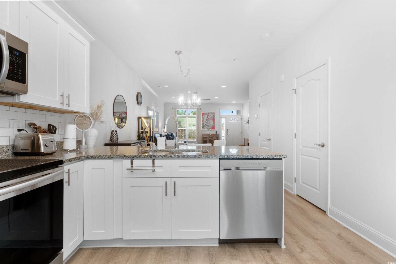 763 Moen Pl. Photo 12