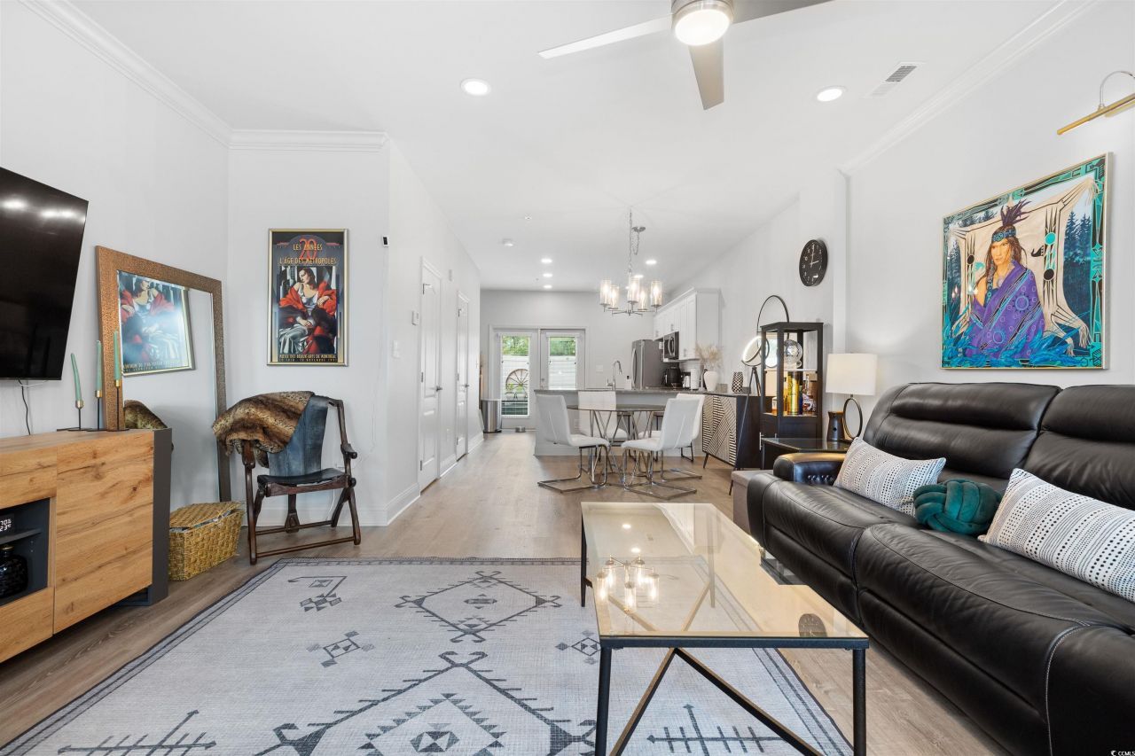 763 Moen Pl. Photo 2