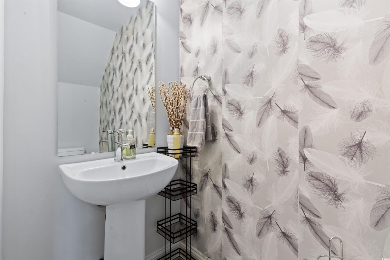 763 Moen Pl. Photo 26