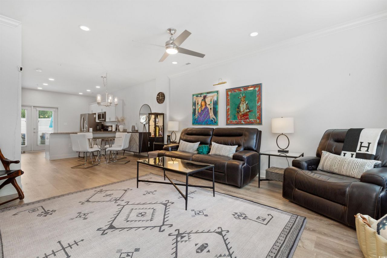 763 Moen Pl. Photo 5