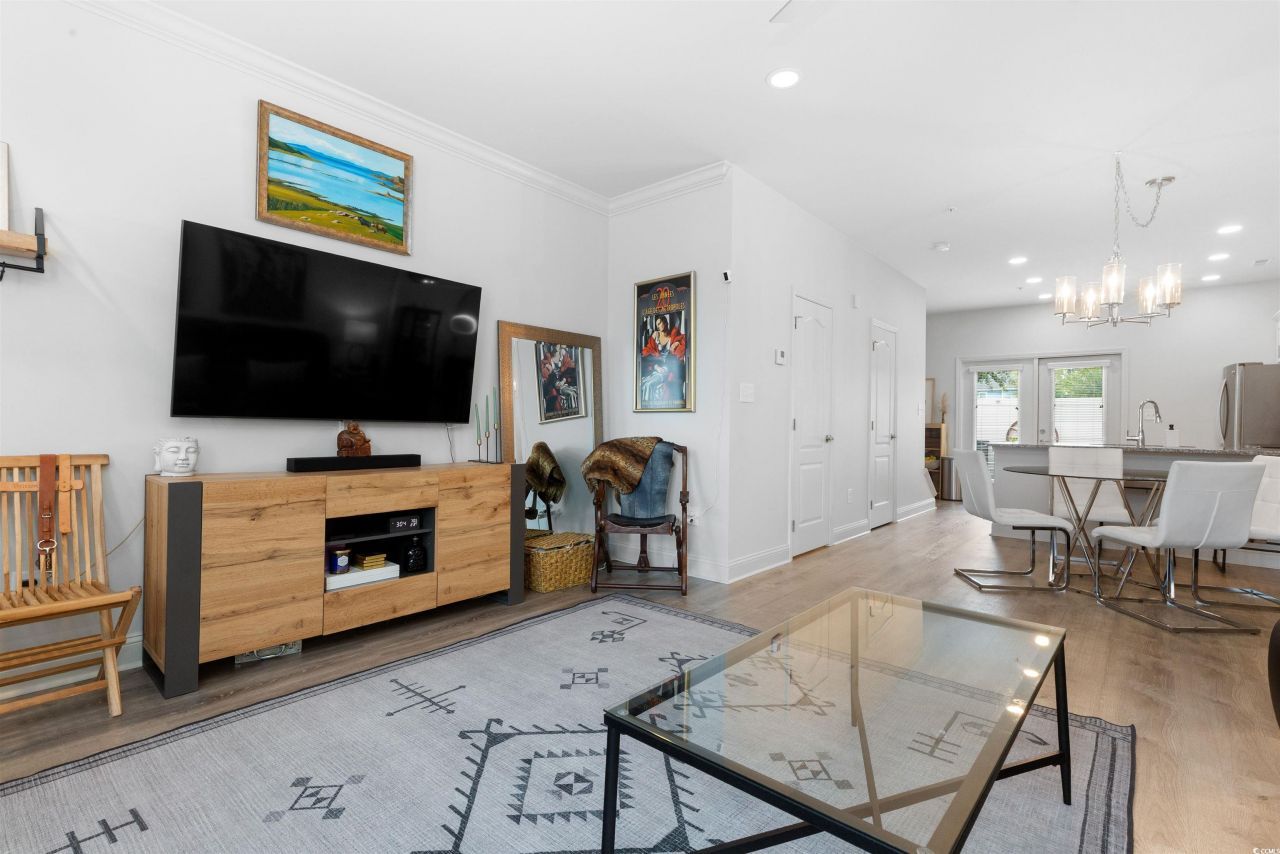 763 Moen Pl. Photo 6