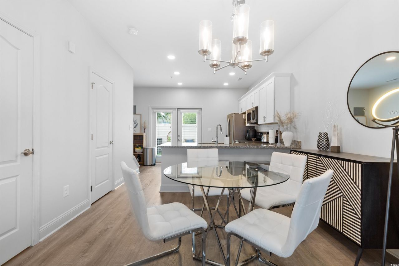 763 Moen Pl. Photo 8