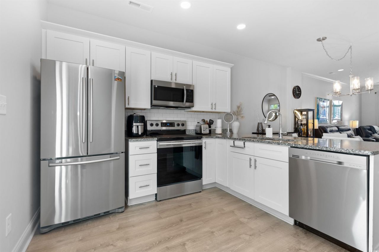 763 Moen Pl. Photo 9