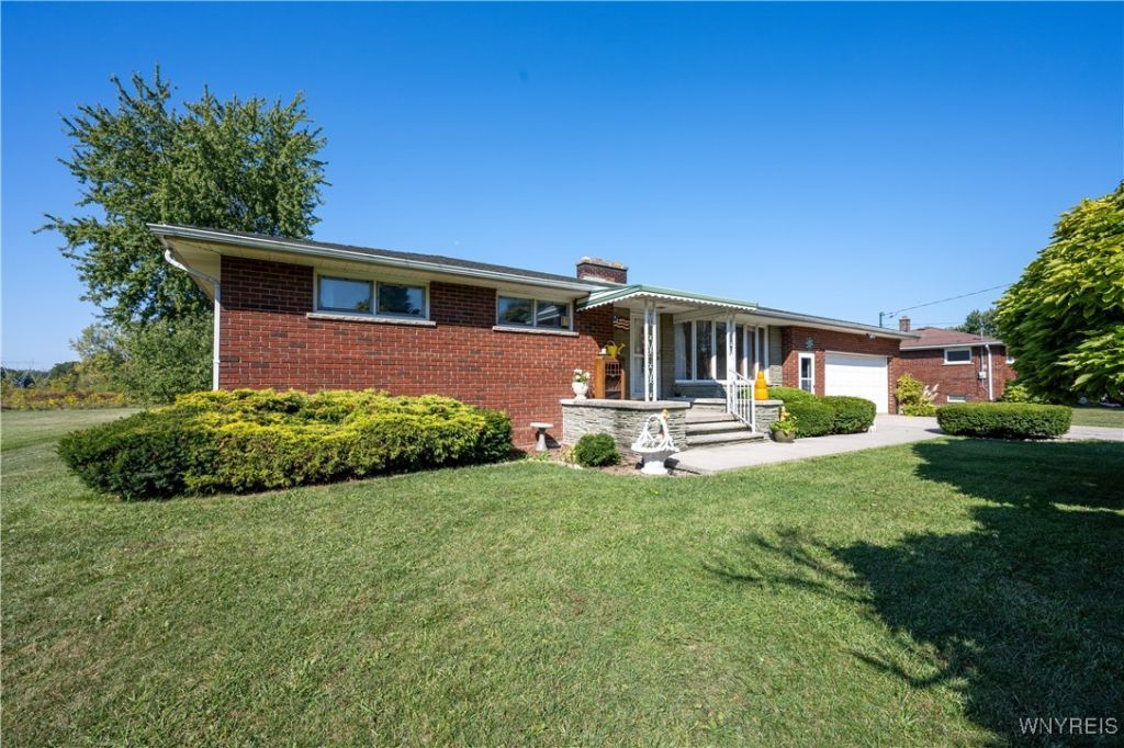 4450 Miller Road, Niagara Falls, NY 14304 Main Photo