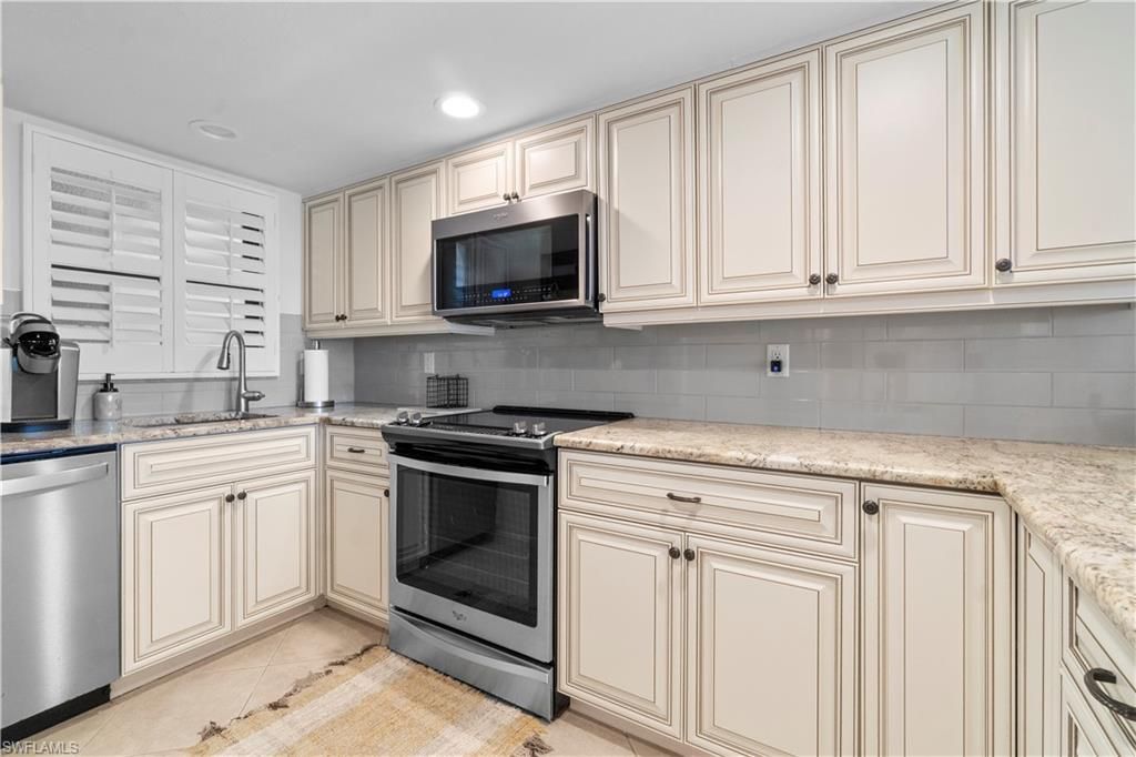 271 Southbay Dr, Unit 225, Naples, FL 34108 Photo