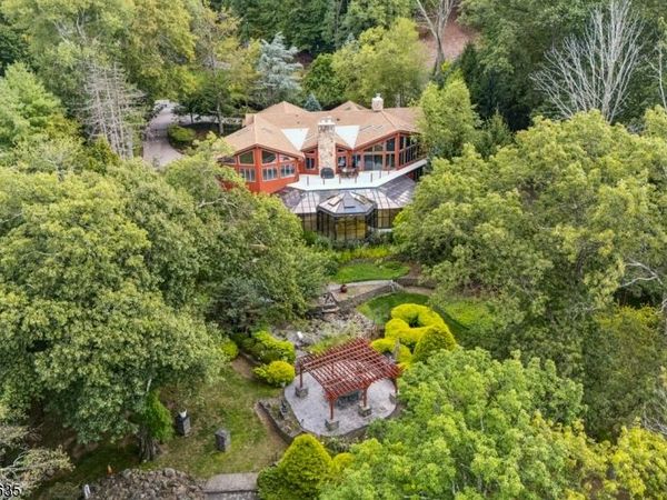 951 Scioto Dr, Franklin Lakes, NJ 07417