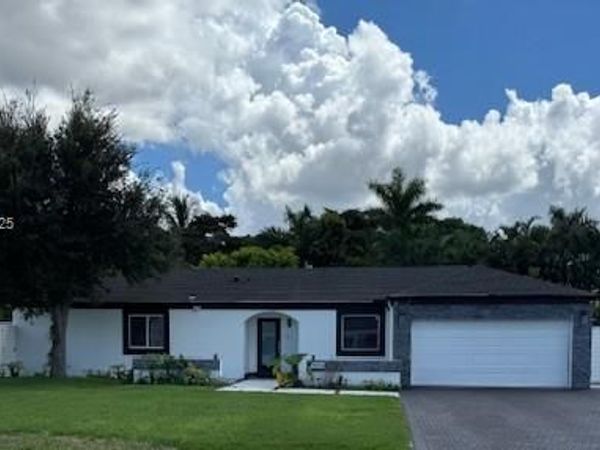 15534 SW 153rd St, Unit #main, Miami, FL 33187