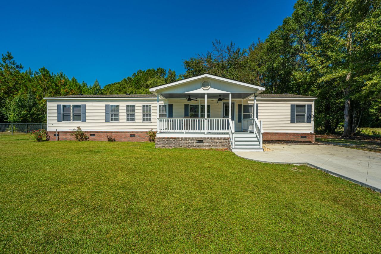 406 Fairwoods Lane Ridgeville, SC 29472