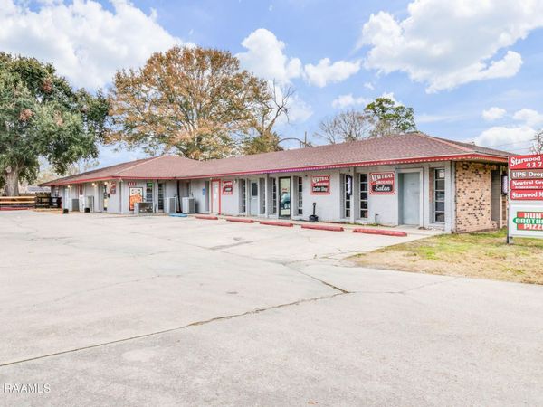 417 NE Evangeline Thruway , Lafayette, LA 70501