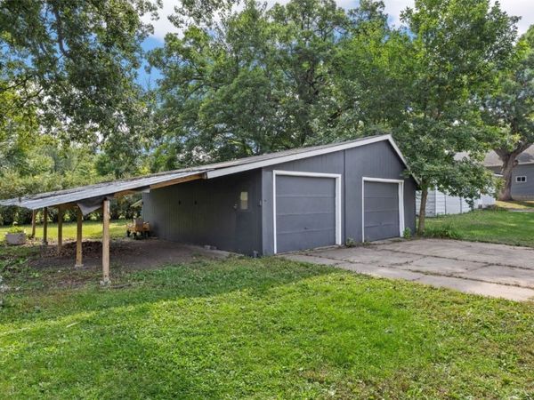 531 E Linn Street, Coggon, IA 52218