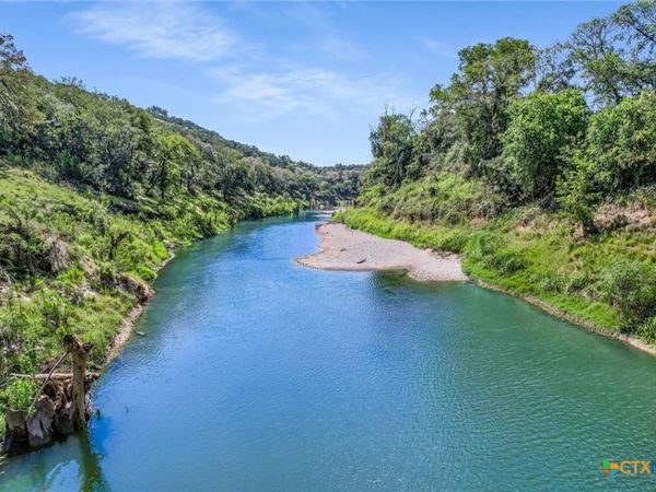 2038 Paradise Parkway, Canyon Lake, TX 78133