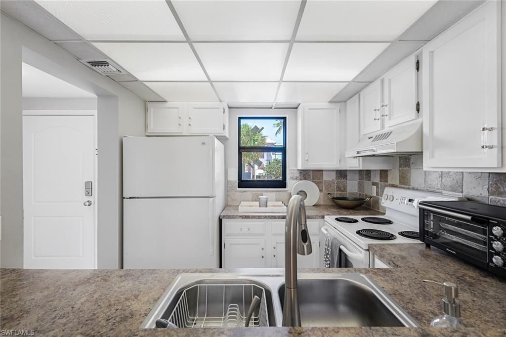 807 River Point Dr, Unit 102D, Naples, FL 34102 Photo