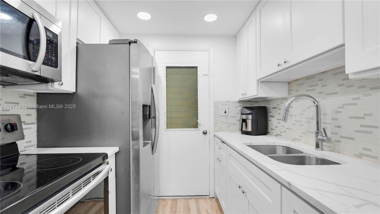 16900 NE 14th Ave, Unit 204, Miami, FL 33162 Photo