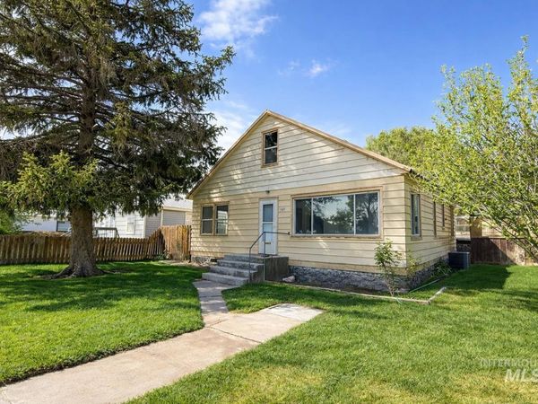 444 E 4th Ave, Glenns Ferry, ID 83623