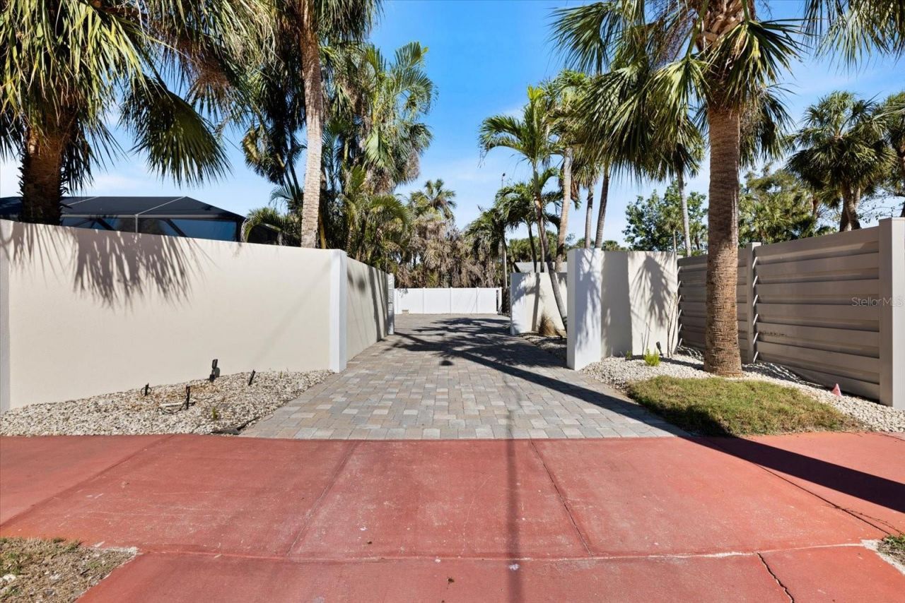 106 N Blvd Of The Presidents, Sarasota, FL 34236 Photo