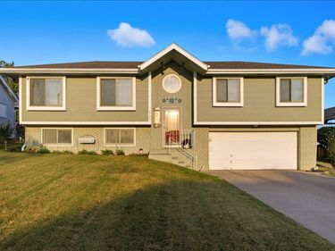 2100 WOODFIELD Drive, RED OAK, IA 51566