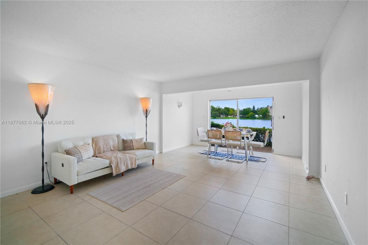 873 NE 195th St, Unit 107, Miami, FL 33179 Photo