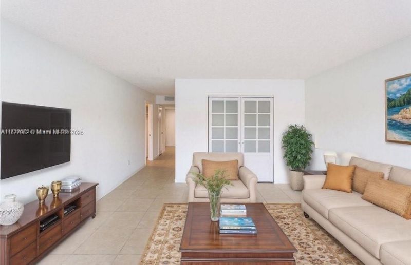 873 NE 195th St, Unit 107, Miami, FL 33179 Photo