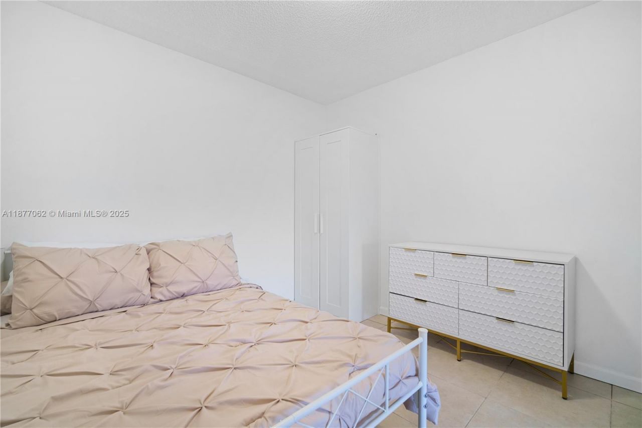 873 NE 195th St, Unit 107, Miami, FL 33179 Photo