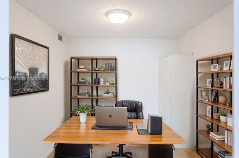 873 NE 195th St, Unit 107, Miami, FL 33179 Photo