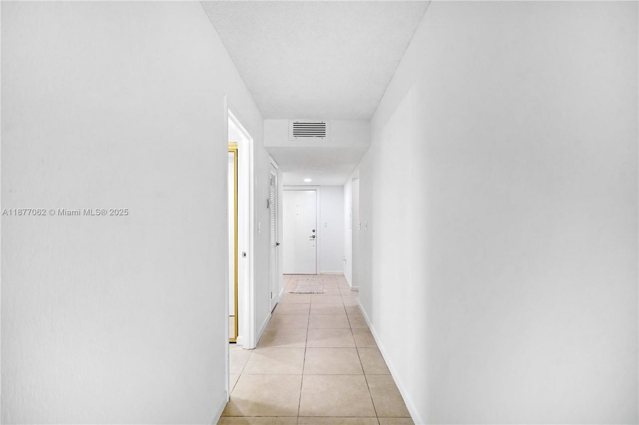 873 NE 195th St, Unit 107, Miami, FL 33179 Photo
