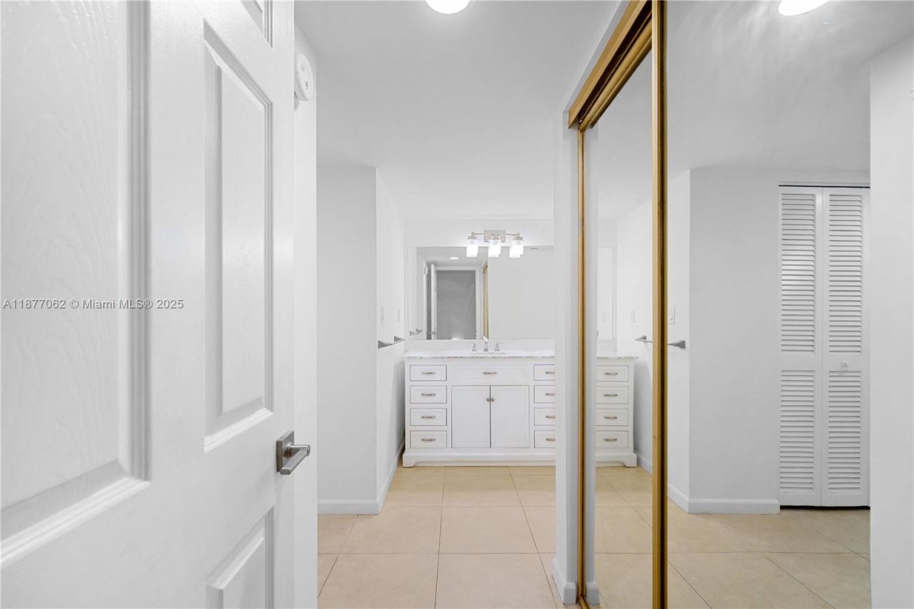 873 NE 195th St, Unit 107, Miami, FL 33179 Photo