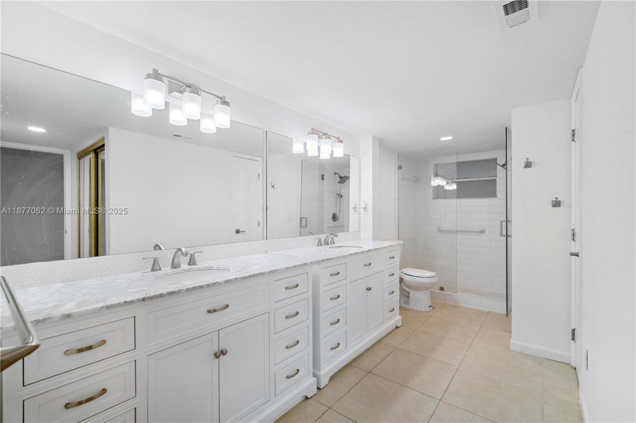 873 NE 195th St, Unit 107, Miami, FL 33179 Photo